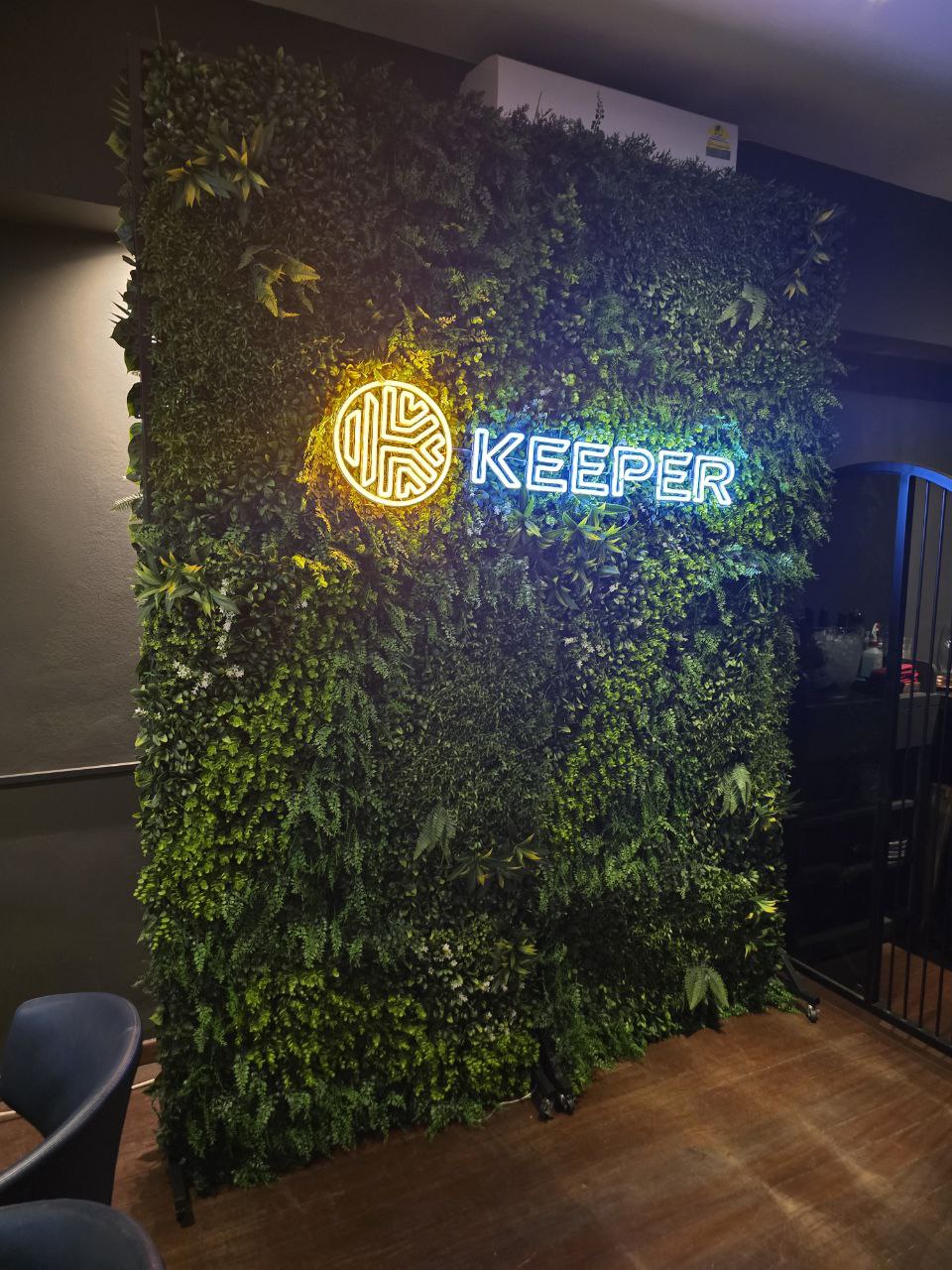 UV-Resistant Artificial Plant Wall – 1m × 1m Sunproof Green Wall Panel for Indoor & Outdoor Decoration
