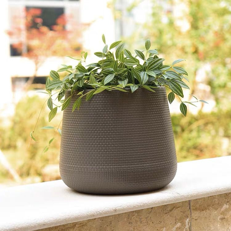 Resin Round Plant Pot (Black)