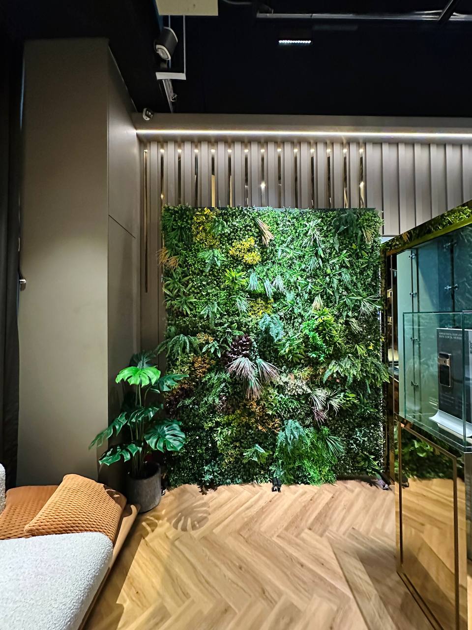 UV Resistant synthetic artificial plant wall