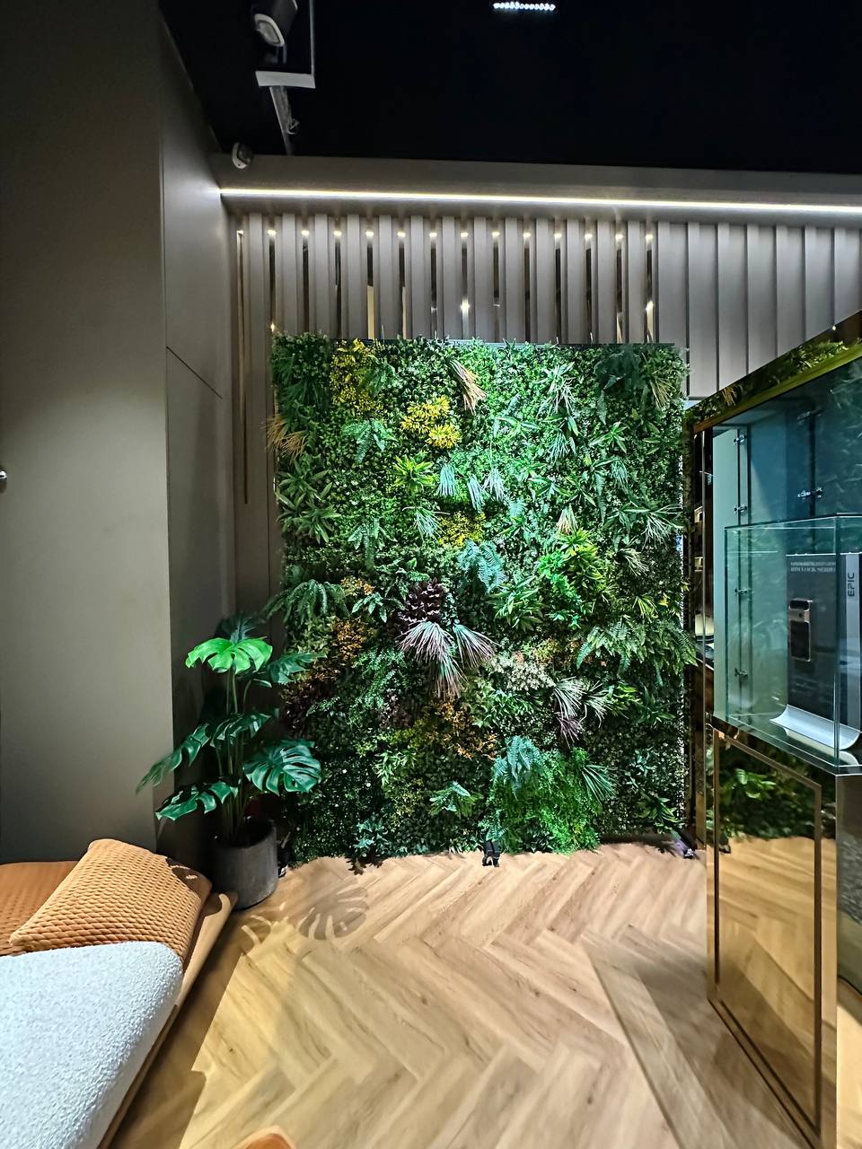 UV Resistant synthetic artificial plant wall