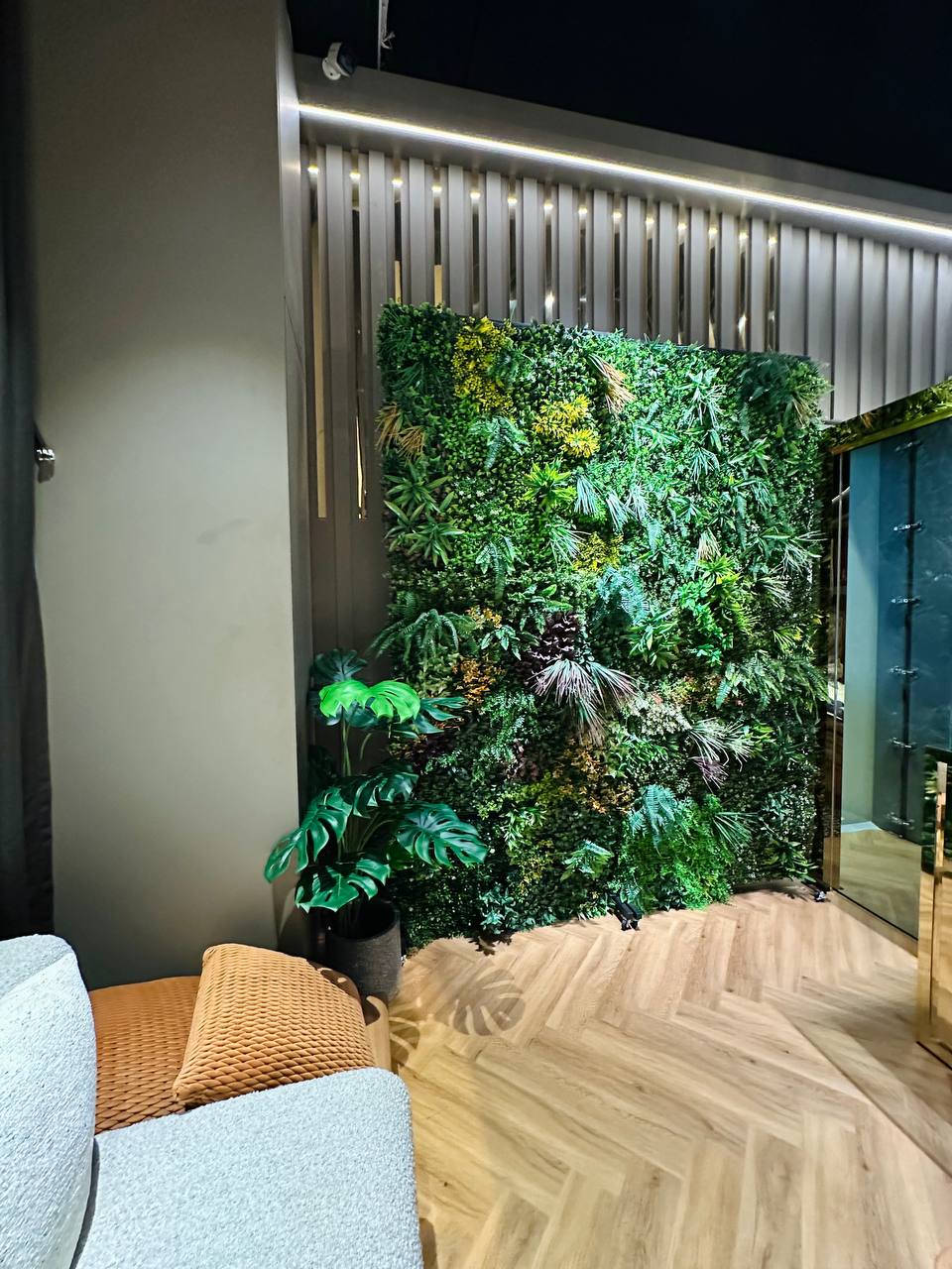 UV Resistant synthetic artificial plant wall