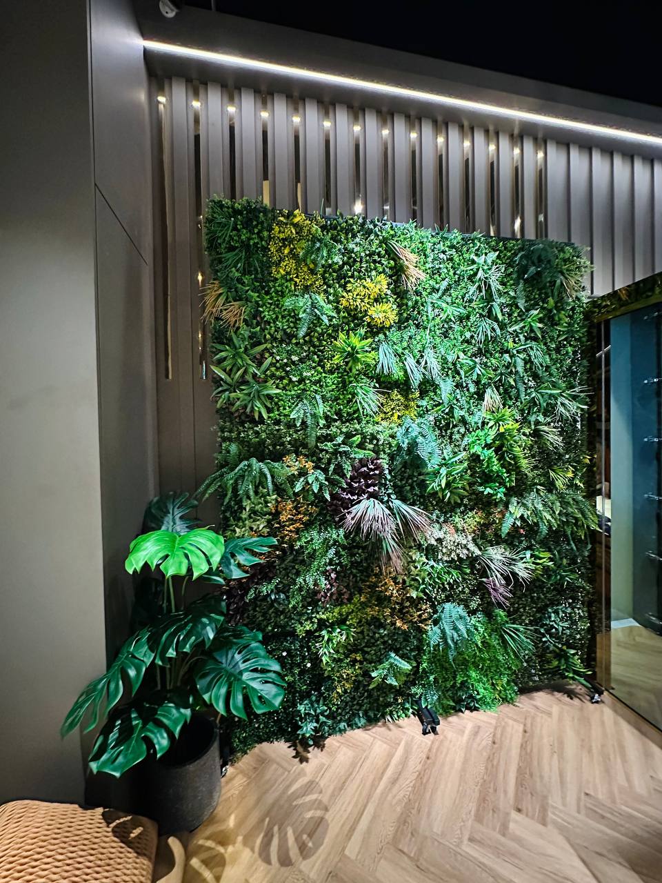 UV Resistant synthetic artificial plant wall