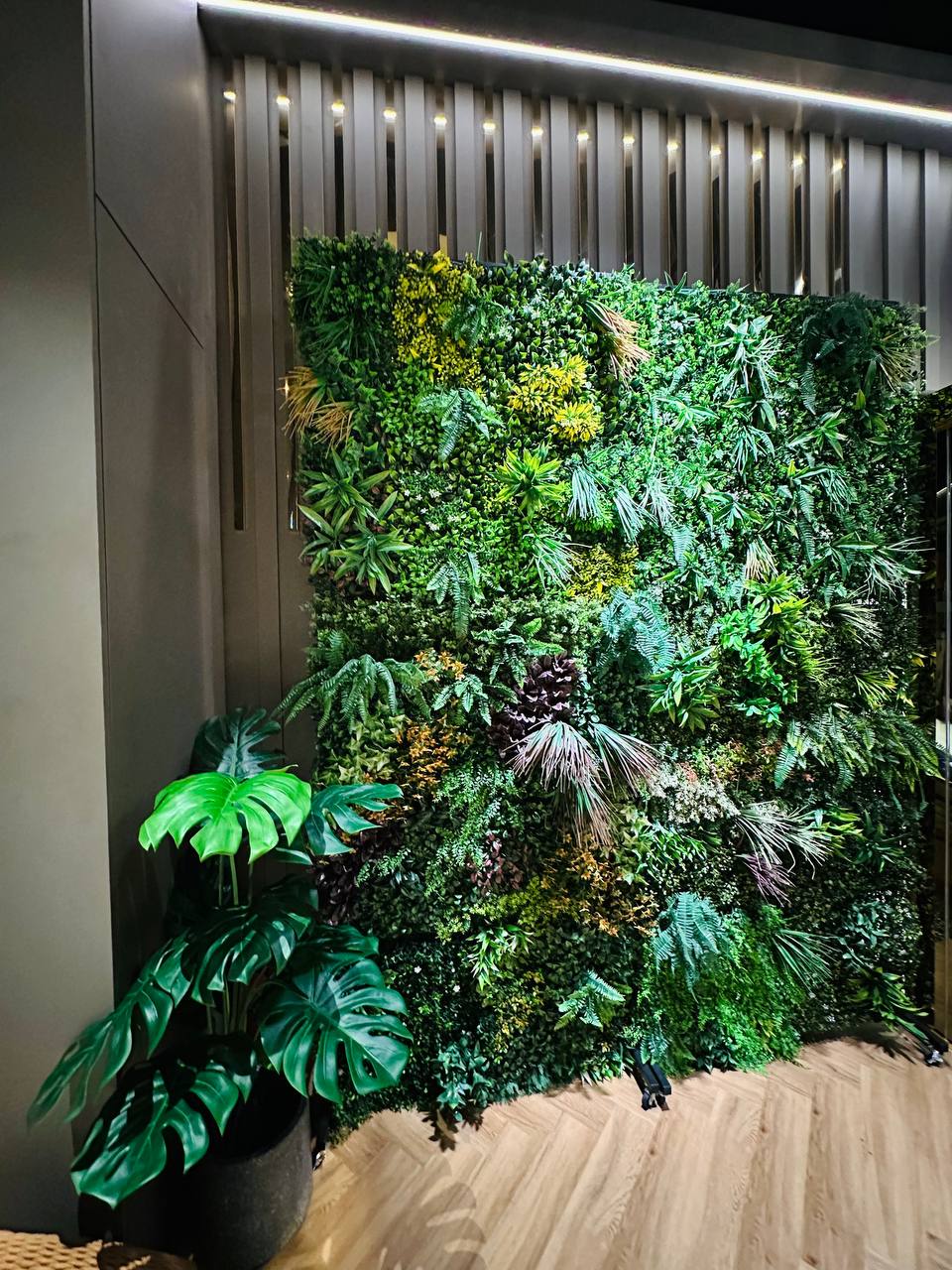 UV Resistant synthetic artificial plant wall
