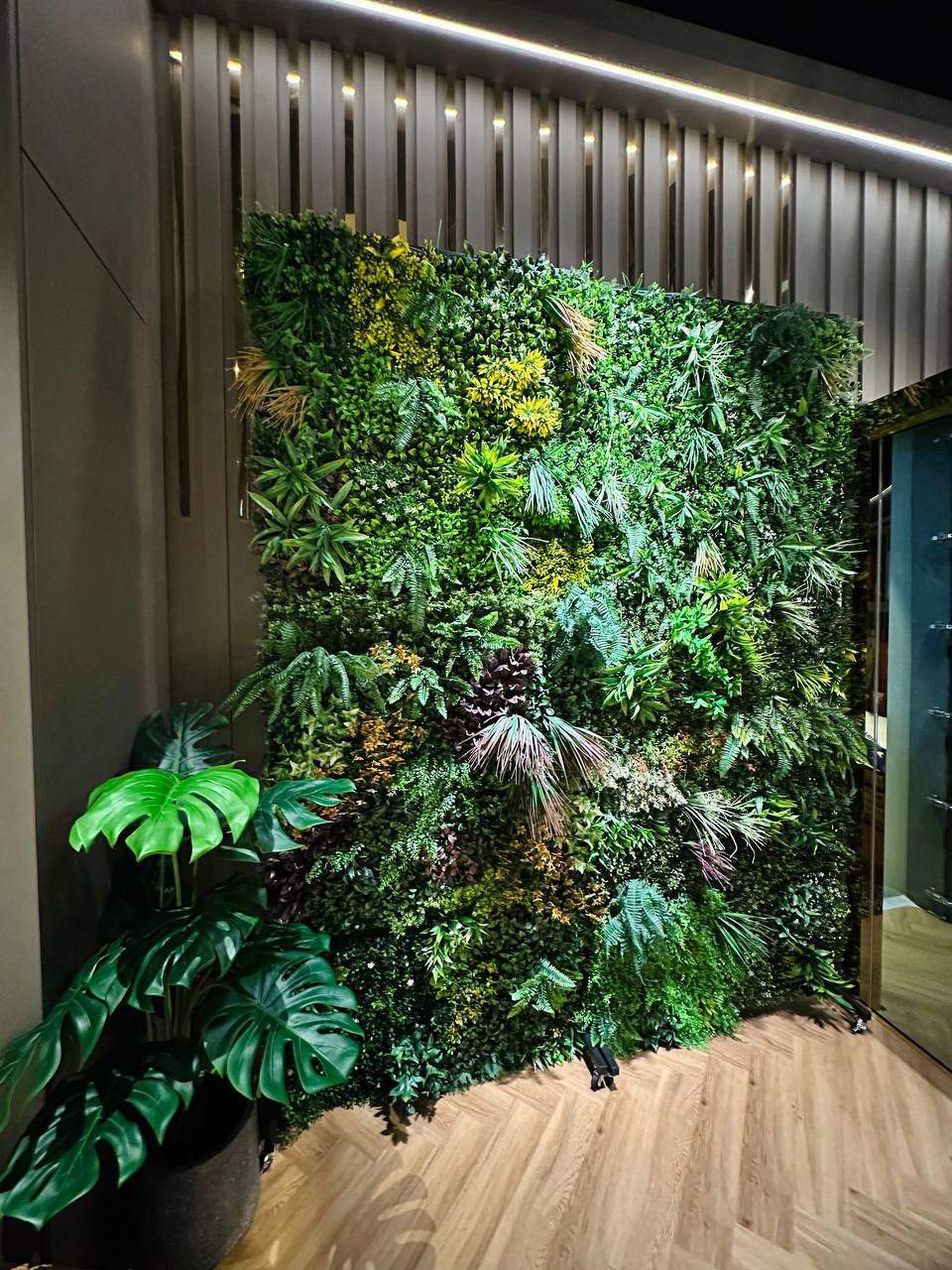 UV Resistant synthetic artificial plant wall
