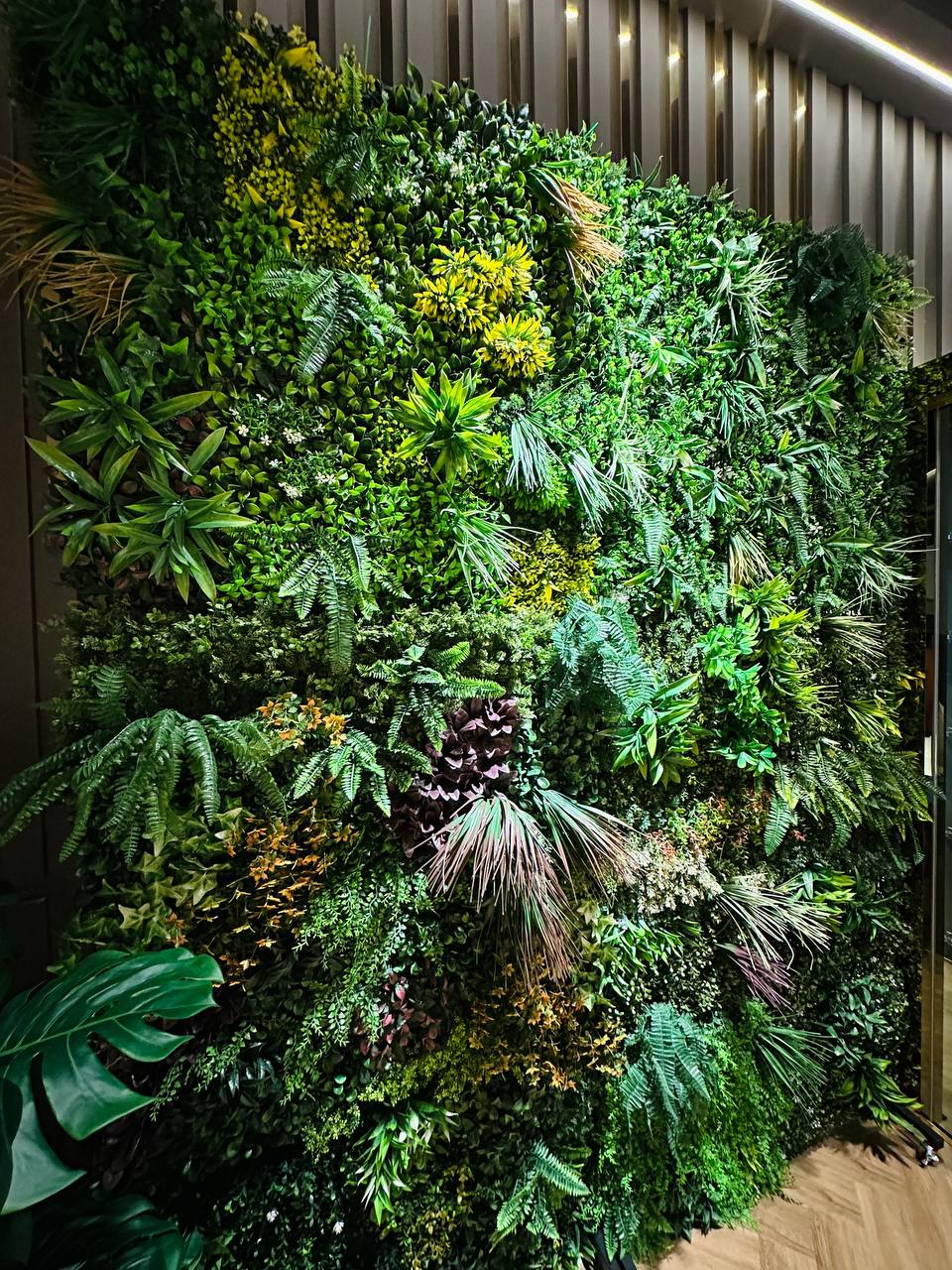 UV Resistant synthetic artificial plant wall